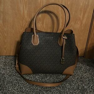 BRAND NEW MICHAEL KORS PURSE.